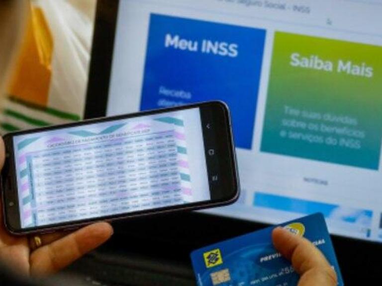 INSS começa a pagar pensões e aposentadorias com reajuste
