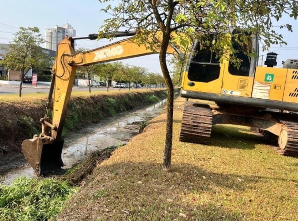 Obras intensifica trabalhos de limpeza e manutenção urbana no início do período chuvoso