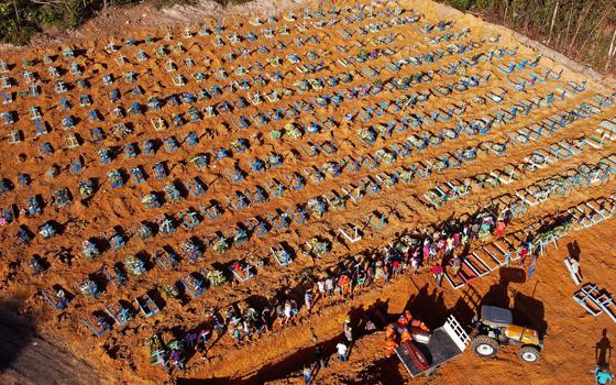 Brasil bate recorde com 2.286 mortes por Covid-19 em 24 horas