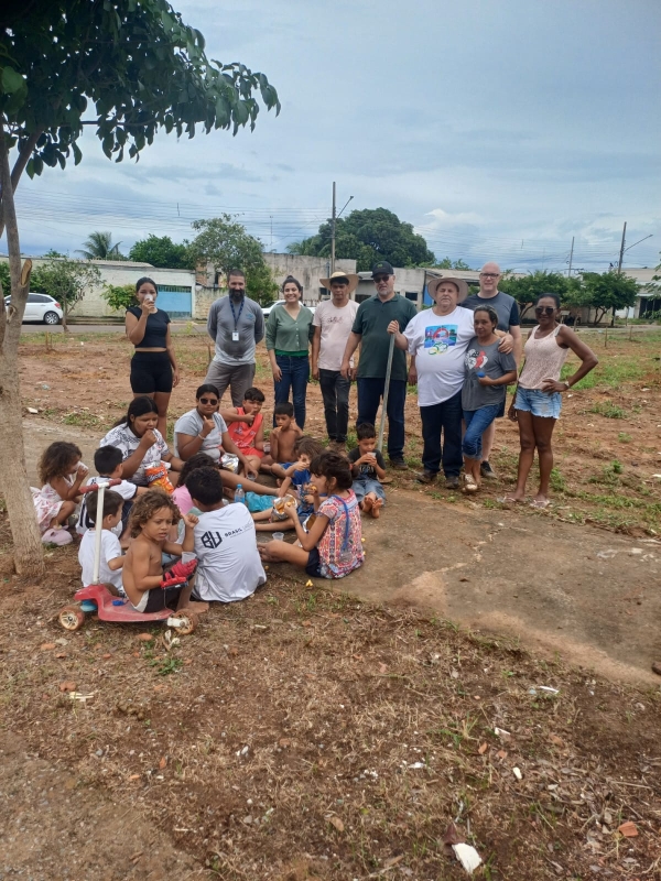 Meio ambiente, parceiros e voluntários plantam mais de 300 mudas de árvores nativas