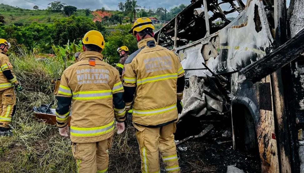 Polícia identifica 26 das 41 vítimas do acidente em Teófilo Otoni