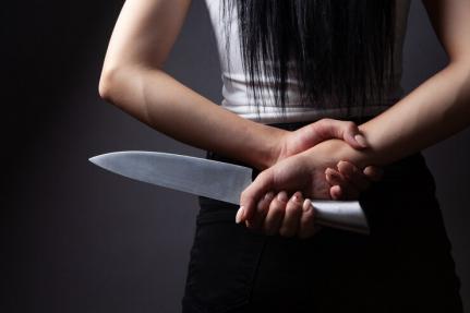 Mulher tenta matar a irmã com golpe de faca na cabeça 