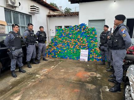 Com mais de 1 tonelada de maconha Caminhoneiro é preso veículo transportava fertilizantes