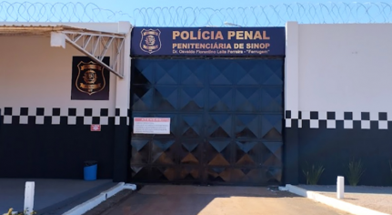 Detento é assassinado no presídio de Sinop; CV deixa bilhete no corpo