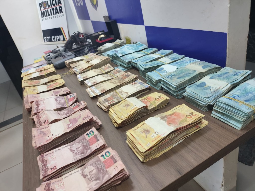 Polícia apreende R$ 320 mil com assaltantes de banco