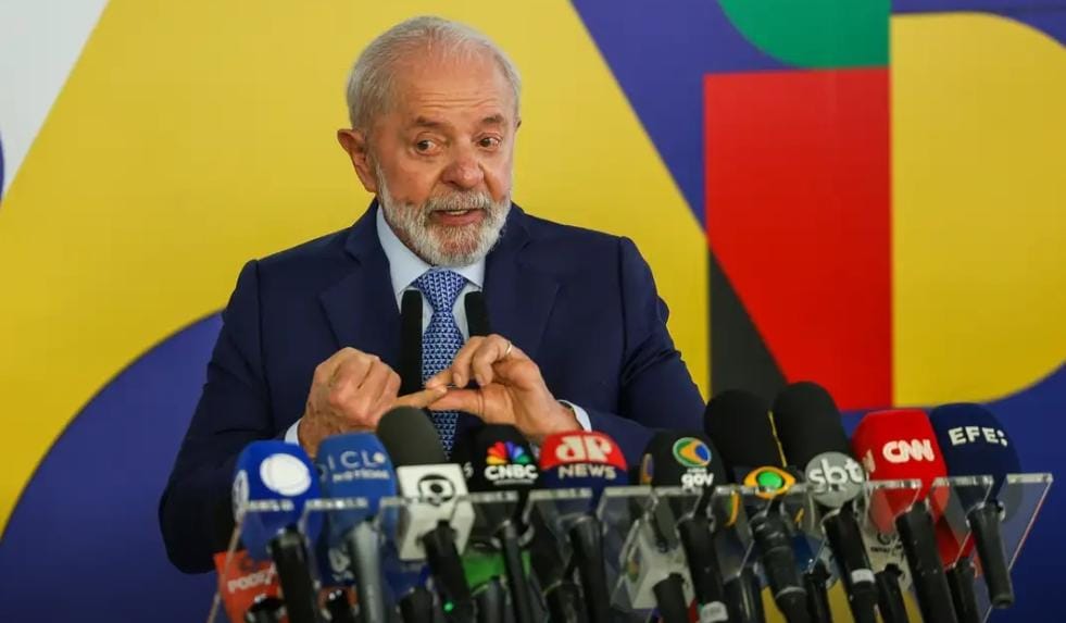 Lula afirma Petrobras é quem decide reajuste de combustível