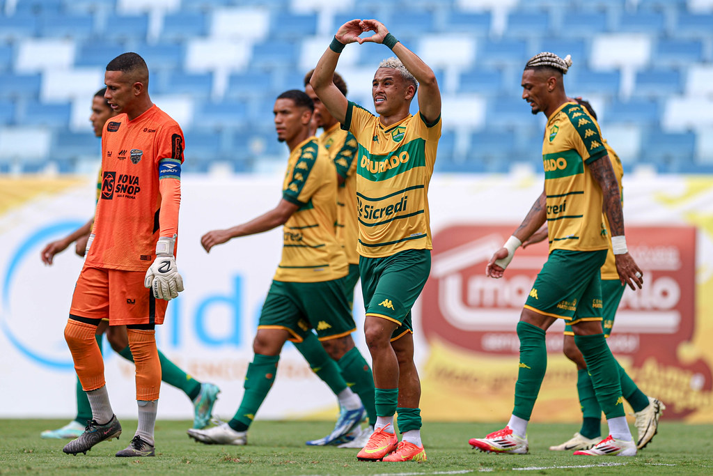 Cuiabá goleia o Sport Sinop e garante vaga direta na semifinal do Campeonato Mato-grossense