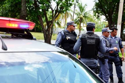 Tio tenta matar sobrinho com golpes de facão