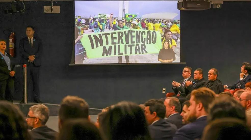 STF tem maioria para tornar Bolsonaro 1° ex-presidente réu por golpe