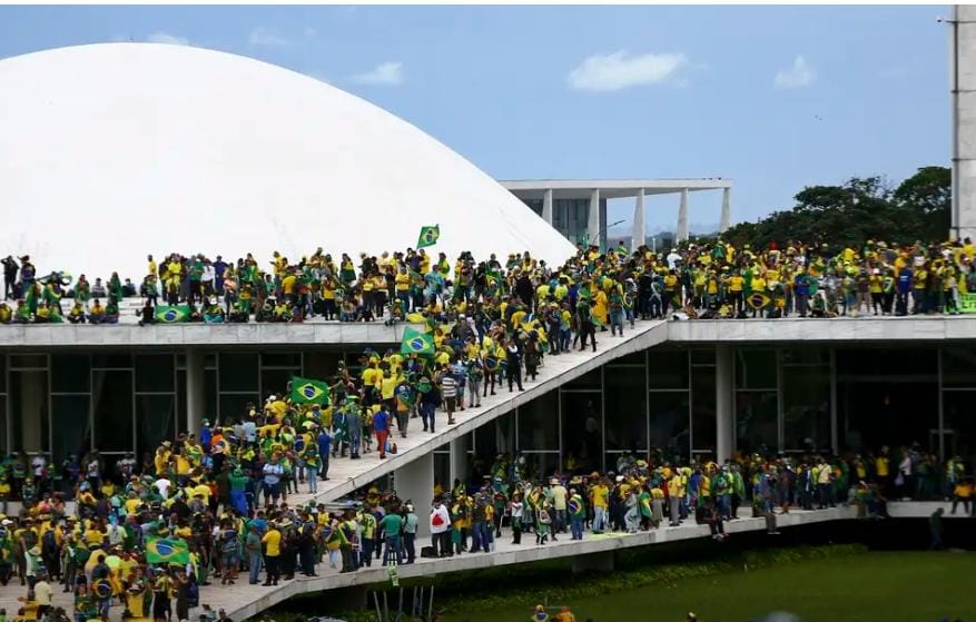 Moraes concede prisão domiciliar a condenado do 8/1 com câncer
