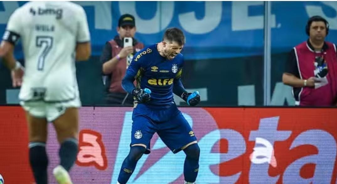 Quem não faz, leva: Volpi fecha o gol e Grêmio vence Atlético na estreia