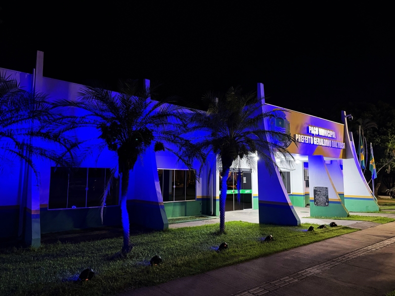 Paço Municipal é iluminado de azul em reforço ao mês de conscientização sobre o Autismo
