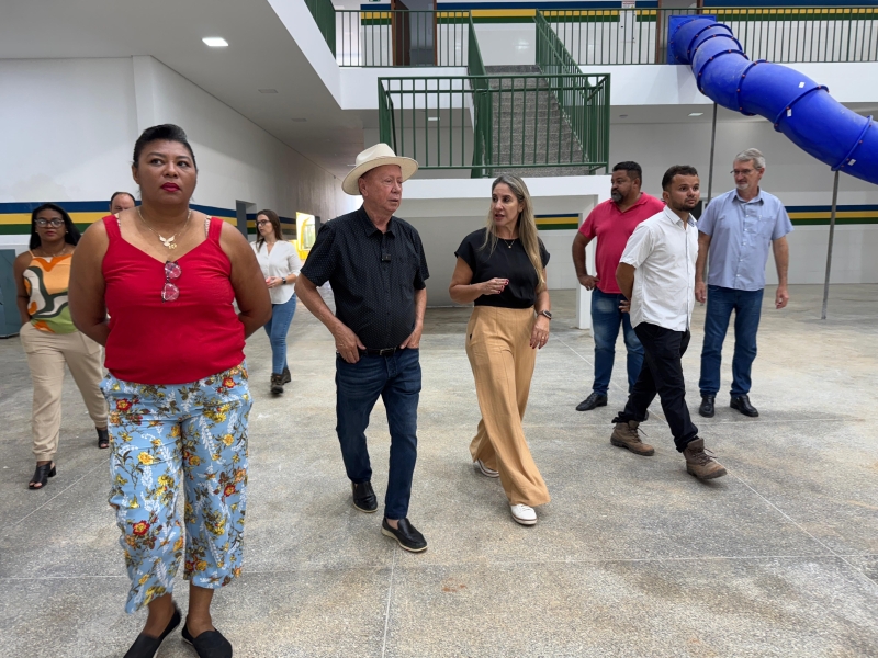 Obras na escola de tempo integral entram nos ajustes finais; prefeito faz nova vistoria
