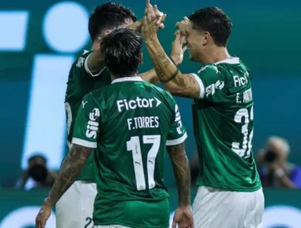  Com olé e provocações Palmeiras bate Corinthians com facilidade