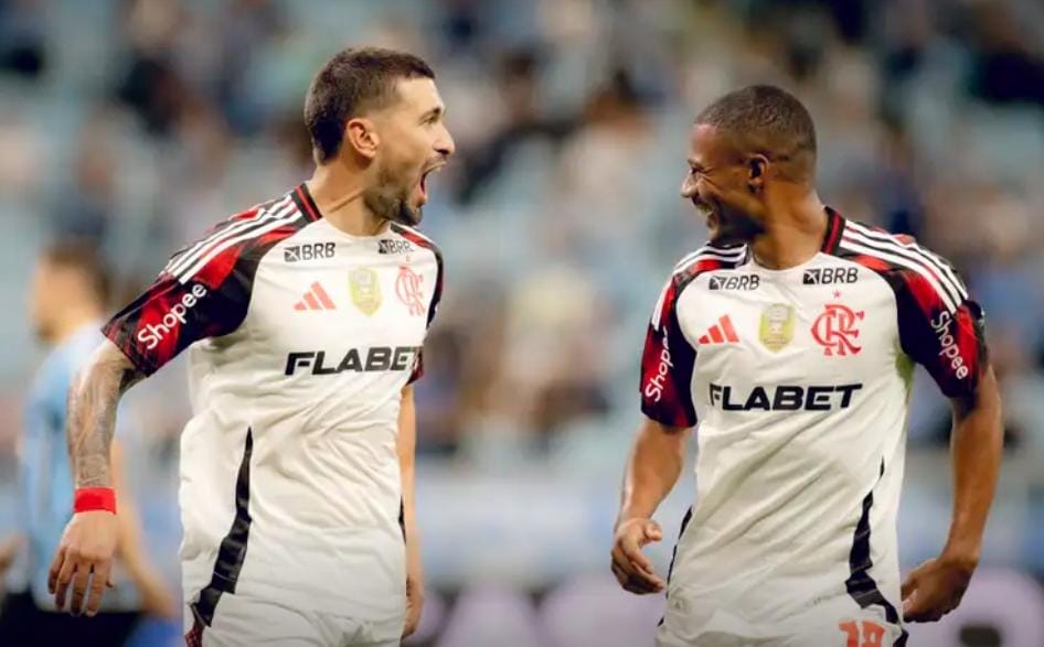 Com brilho de Arrascaeta Fla vence para assumir a ponta do Brasileiro