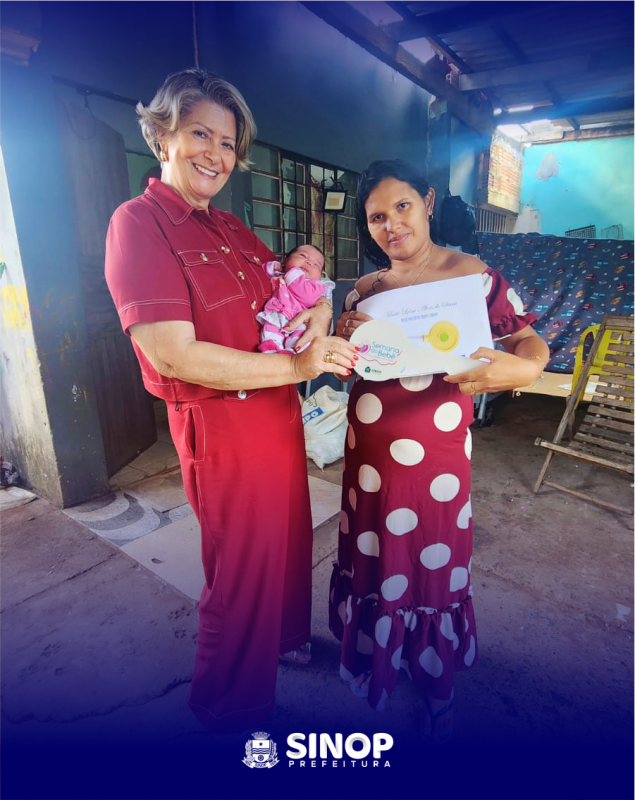 Primeiro bebê a nascer em maio recebe chave da cidade como símbolo de compromisso com a primeira infância