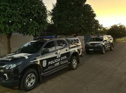 Pai é preso acusado de abusar das filhas gêmeas de 15 anos