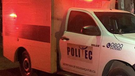 Motociclista morre ao bater na traseira de caminhão parado