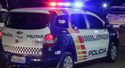 Homem ameaça matar família queimada e destrói casa