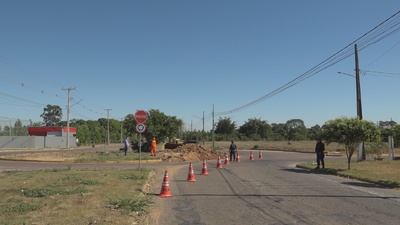 Prefeitura inicia remoção de rotatória na Avenida das Figueiras para melhorar segurança viária