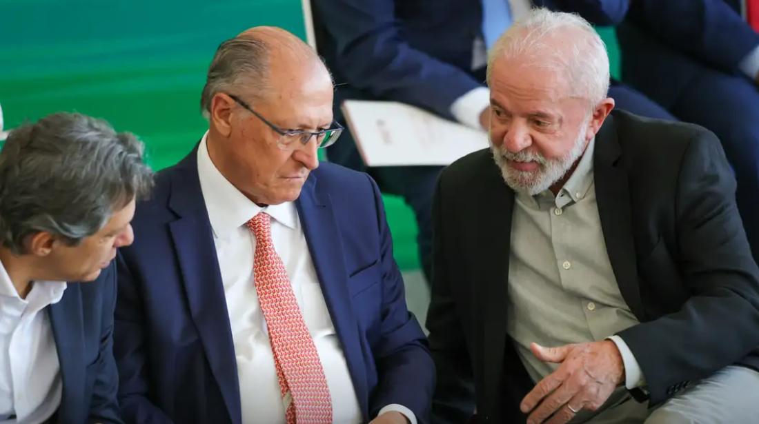 Governo vai trabalhar para reverter taxação dos EUA, diz Alckmin