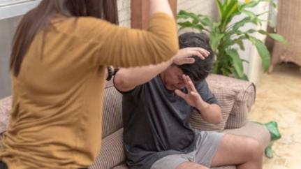 Esposa bate em marido por chegar bêbado e de madrugada em casa