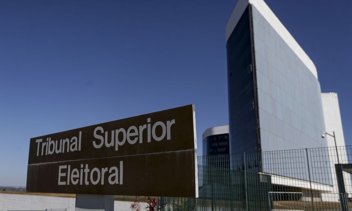 TSE empossa dois ministros indicados por Lula