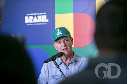 Cada semana, ele escolhe um país para tratar como desafeto, diz ministro sobre ações de Trump