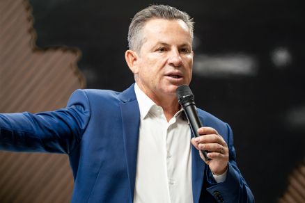 Não podemos aceitar que eles coloquem o dedo na nossa cara disse o governador Mauro Mendes