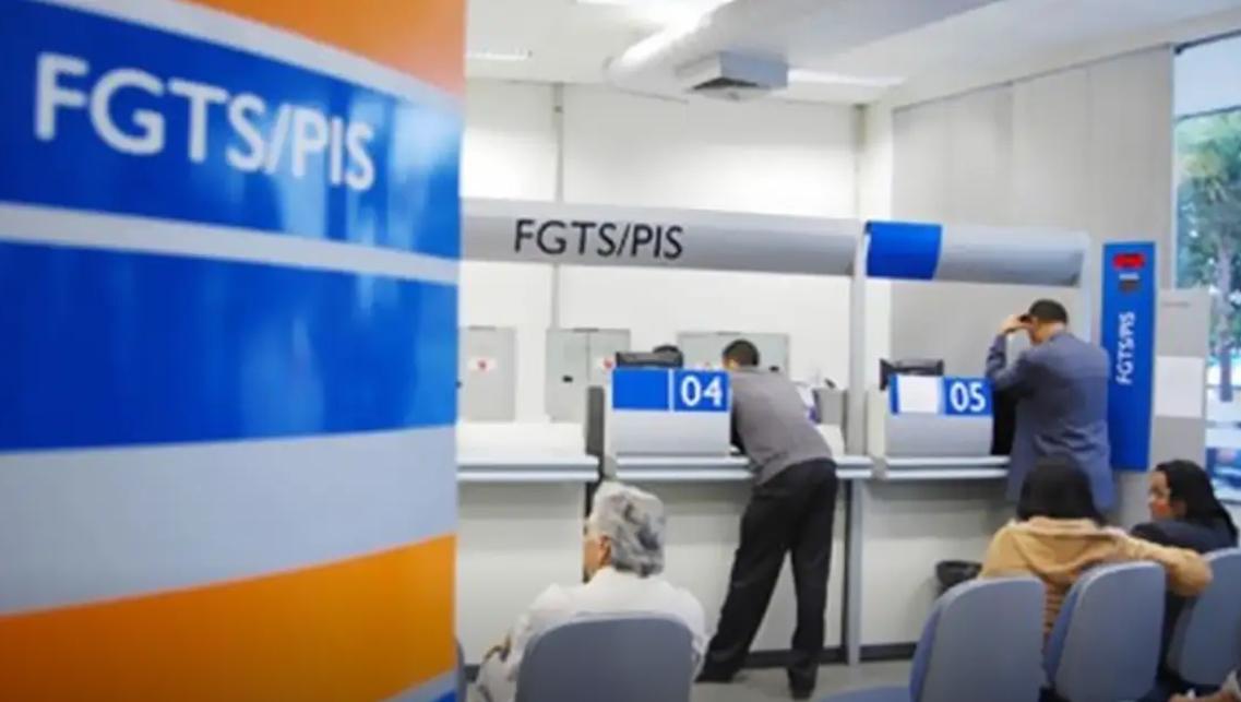 Caixa libera abono salarial para nascidos em novembro e dezembro