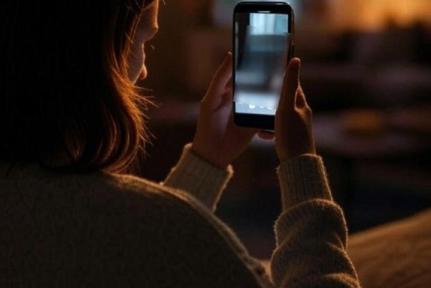 Mulher é levada a hospital após apagar vídeos íntimos do telefone de ex e ser espancada