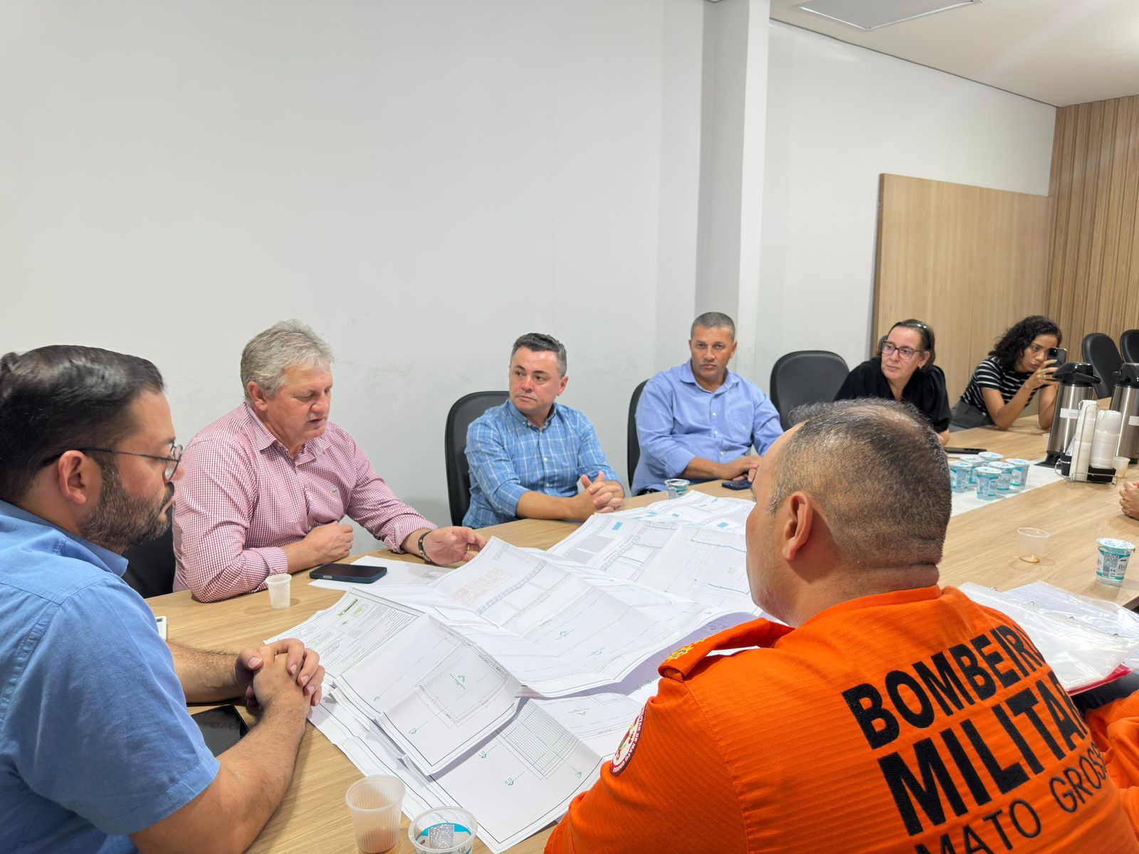 Projeto de nova sede do Corpo de Bombeiros é apresentado ao deputado Dilmar Dal Bosco, em reunião na Prefeitura de Sinop