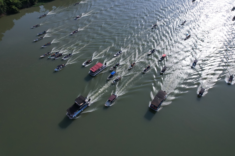 Romaria Fluvial supera expectativas e atrai milhares de pessoas para missa às margens do Rio Teles Pires