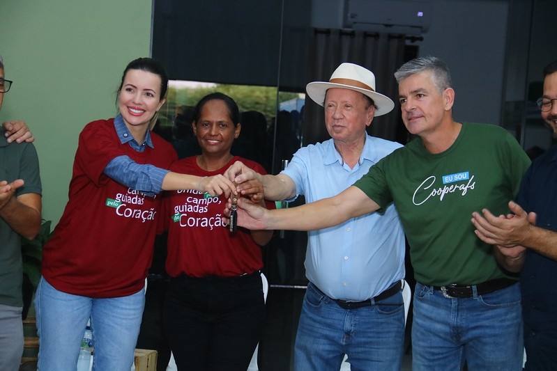 Festeja: Prefeito realiza entrega de veículos para fortalecer agricultura familiar de Sinop