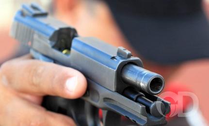 Criminoso mata um e deixa dois feridos