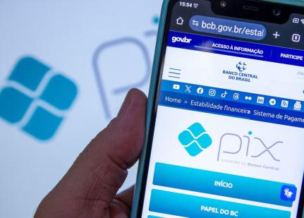 Homem transfere quase R$ 10 mil para conta errada e PJC recupera o valor