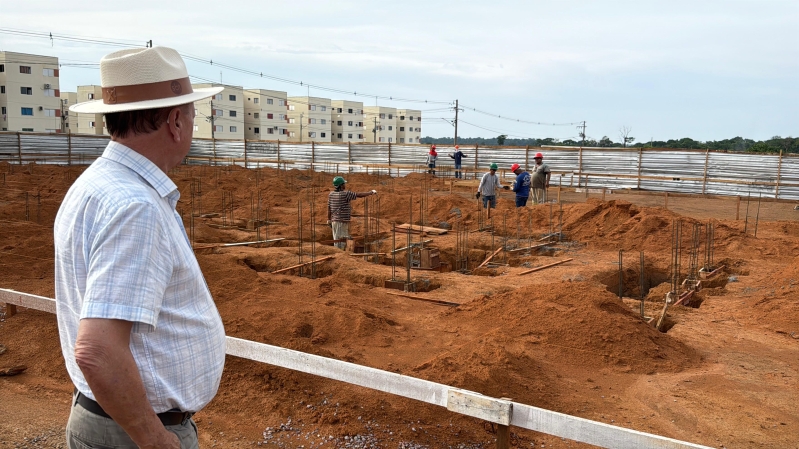 Prefeito vistoria obras da UBS do Residencial Nico Baracat em Sinop