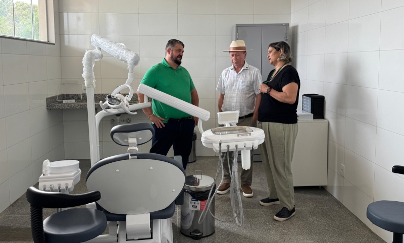 Atendimentos de odontologia começam em outubro na UBS Menino Jesus; prefeito vistoria instalação de cadeiras