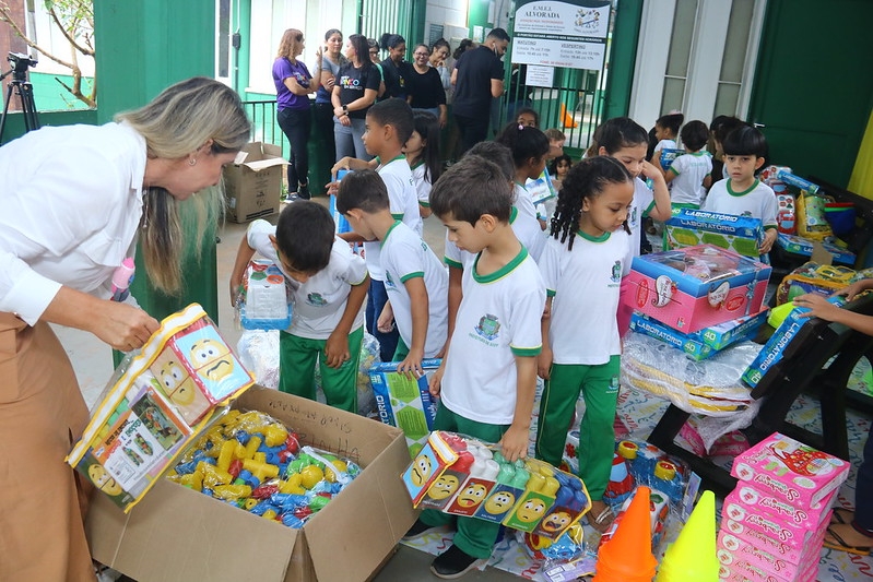 Prefeitura de Sinop inicia entrega de mais de 11 mil brinquedos na rede municipal de ensino infantil