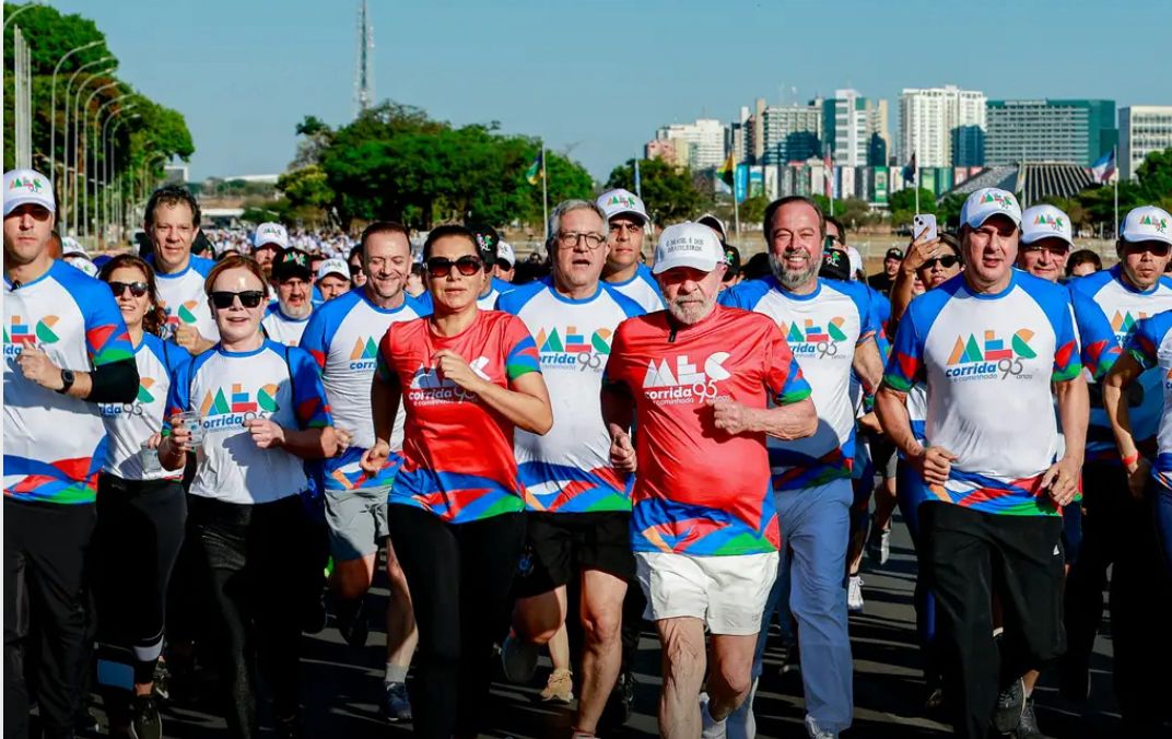Brasil será soberano pela educação, diz Lula na corrida MEC 95 anos
