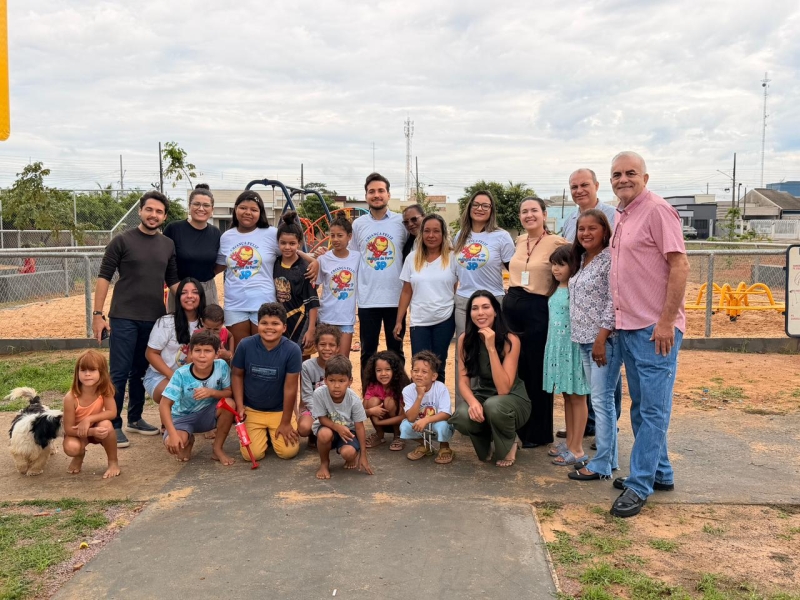Prefeitura entrega praça construída em parceria com MP, entidade e iniciativa privada