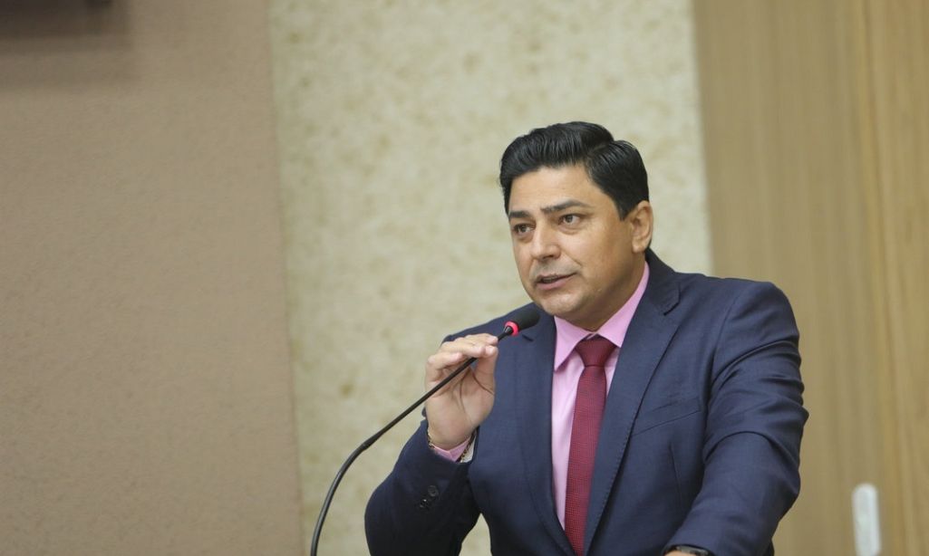 Célio Garcia homenageia atos de coragem e propõe melhorias em avenida