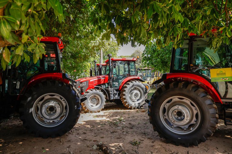 Governo Federal entrega 50 máquinas agrícolas a 41 municípios de Mato Grosso