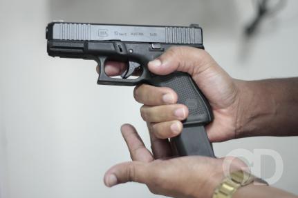 ALVO DE MEDIDA PROTETIVA:  Agressor segue a ex na BR:163 e atira contra o veículo dela