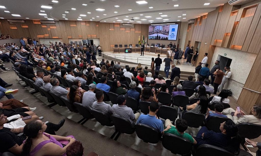 Câmara de Sinop realiza noite de homenagens e entrega de Títulos e Moções