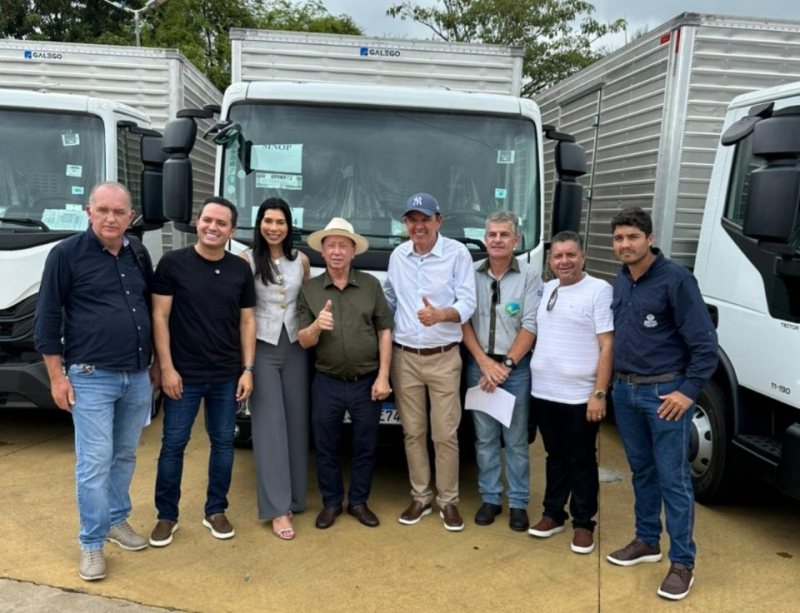 Prefeito recebeu em Cuiabá maquinários para Agricultura Familiar de Sinop