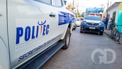 Mulher mata o marido com facada no pescoço