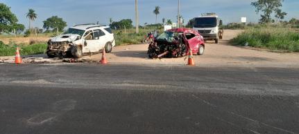 ultrapassagem na curva:  Família morre em batida com 4 veículos em rodovia federal; 3 feridos