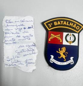 Mãe mantida em cárcere pelo filho pede socorro em bilhete; salva minha vida
