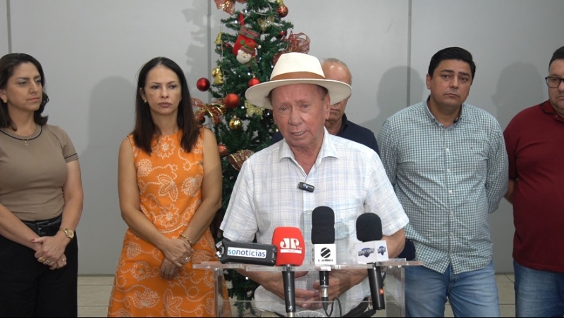 Prefeito Roberto Dorner anuncia aumento real no salário dos servidores e adicional de mais uma parcela do vale-alimentação